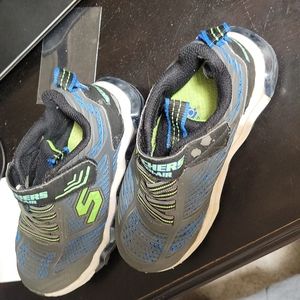 Sketchers tennis shoes